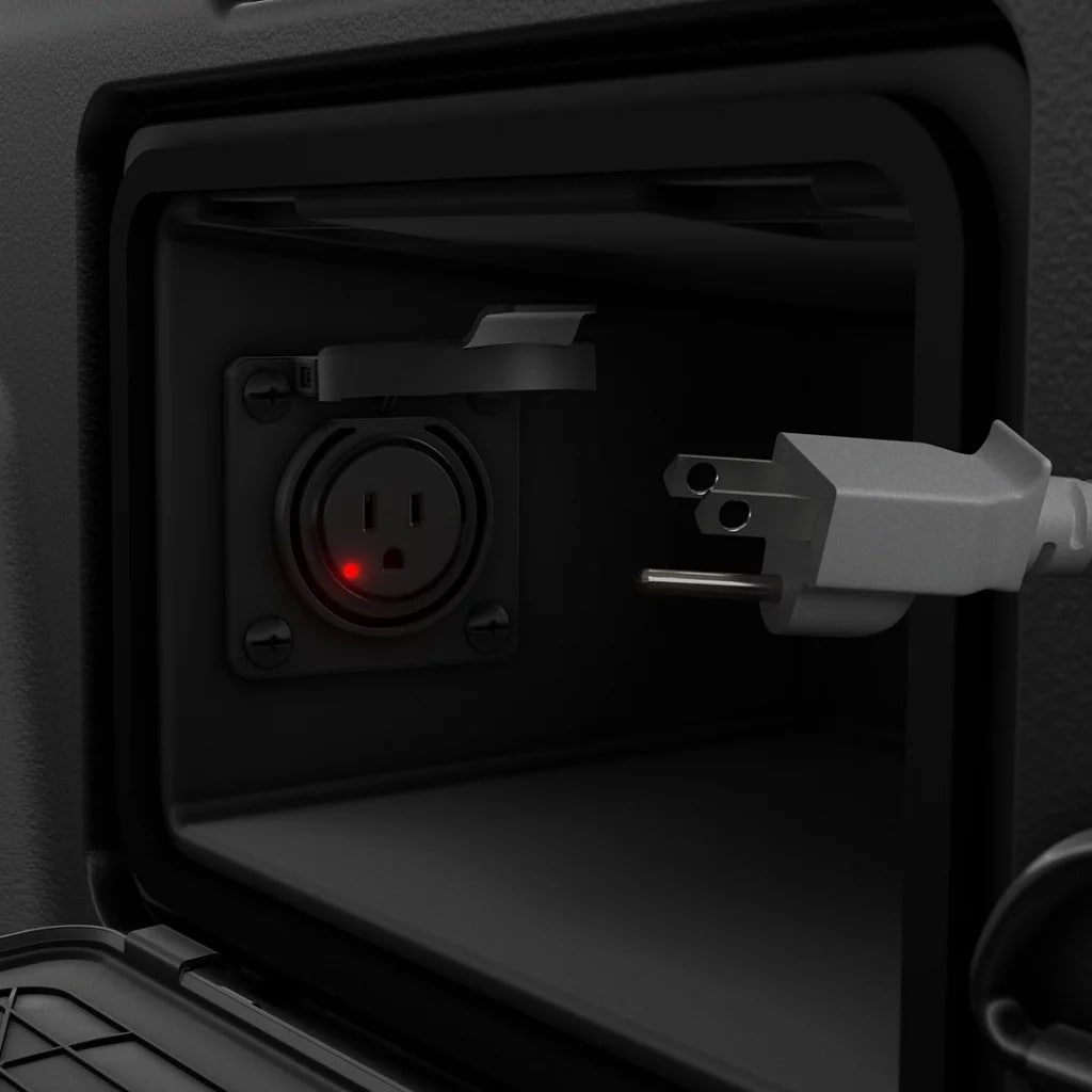 SANTA CRUZ 115-volt power outlet