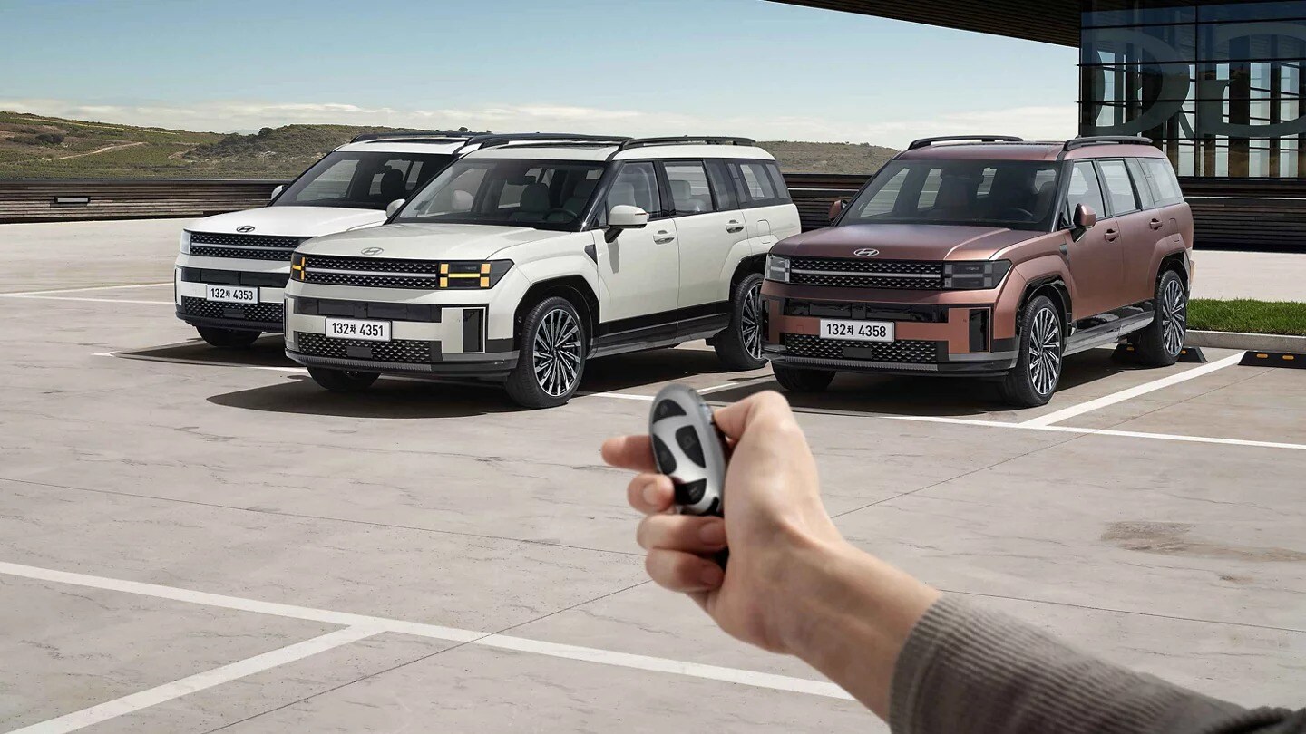SANTA FE Hybrid parking itself