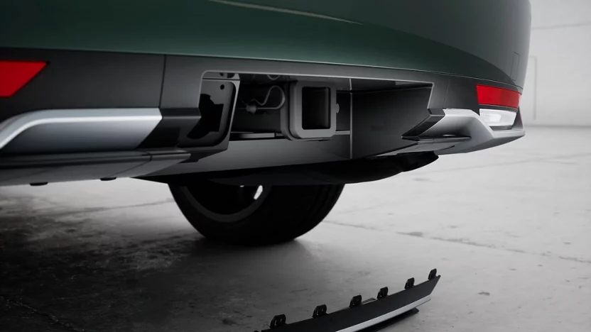 Tow hitch and towing mode