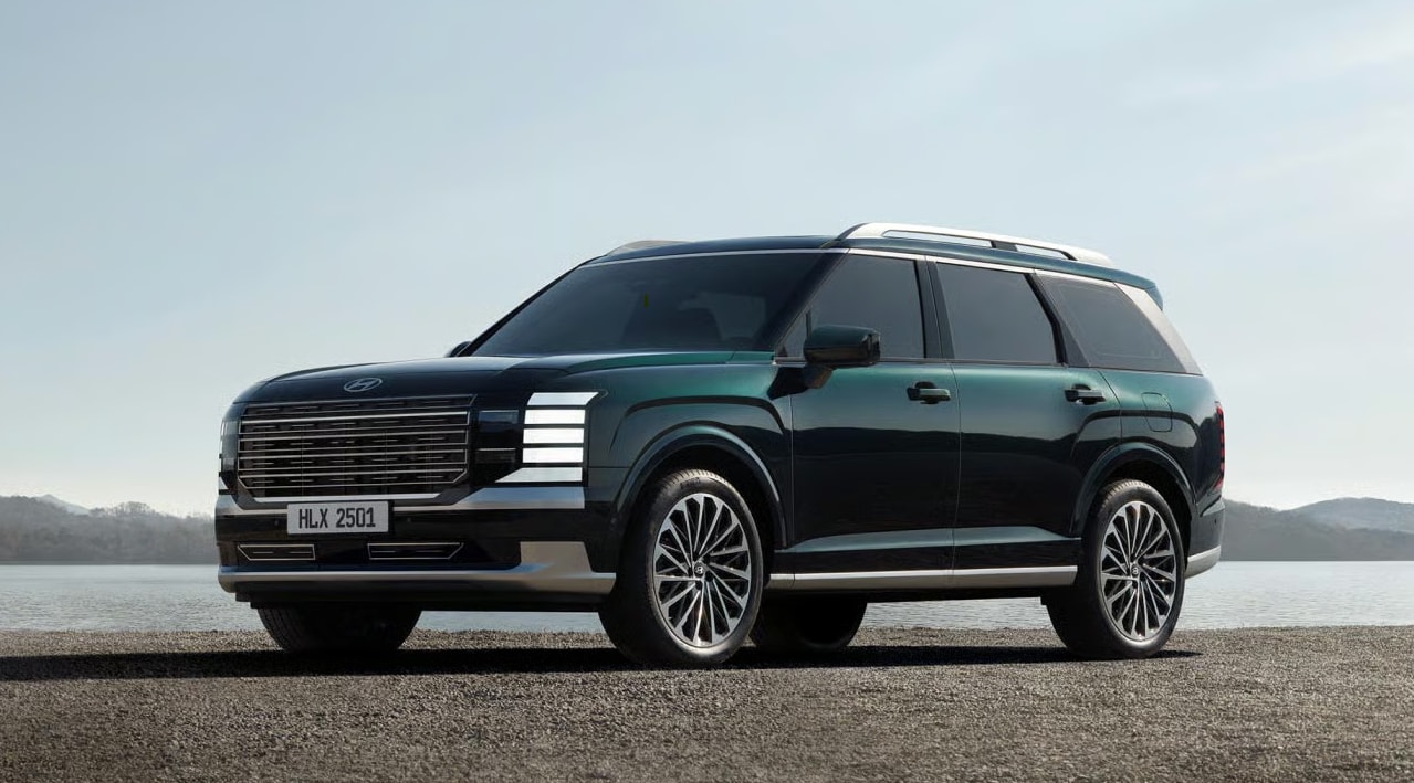 2025 Hyundai Palisade in front of lake.