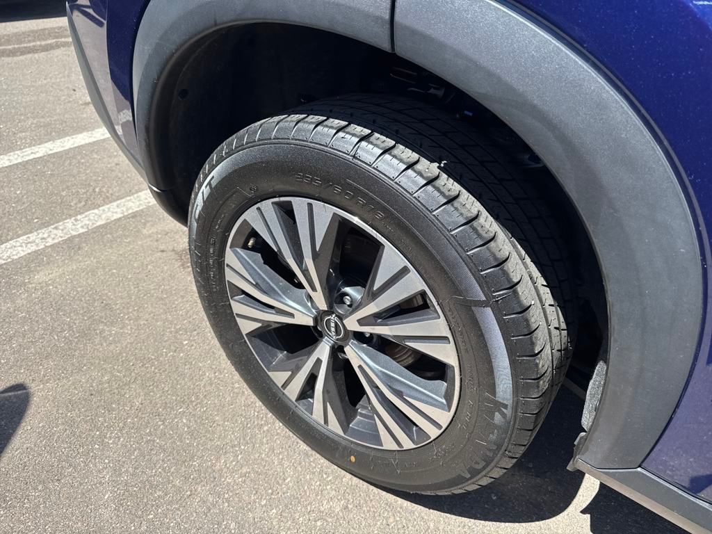 2023 Nissan Rogue SV photo 3