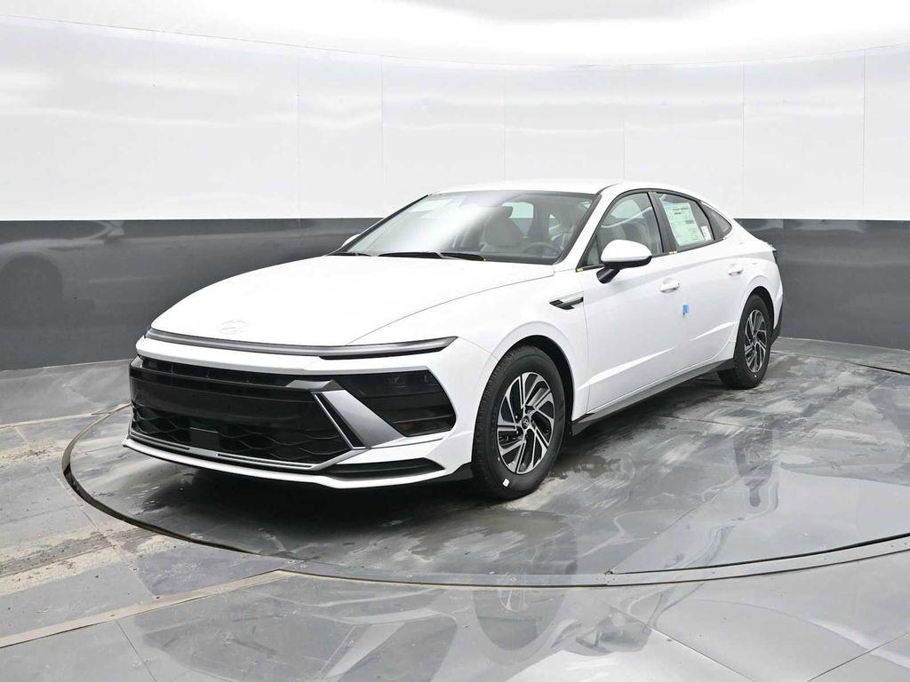 2026 Hyundai Sonata Hybrid Blue's photo