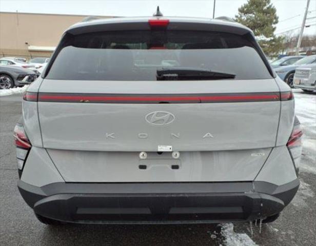 2025 Hyundai Kona SEL photo 3