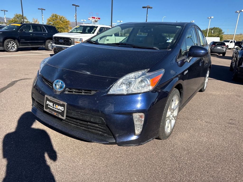 2014 Toyota Prius Four photo 3