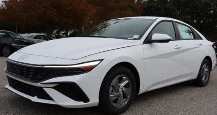 2025 Hyundai Elantra SE's photo