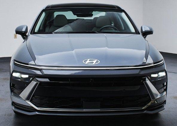 2025 Hyundai Sonata Hybrid Limited photo 2