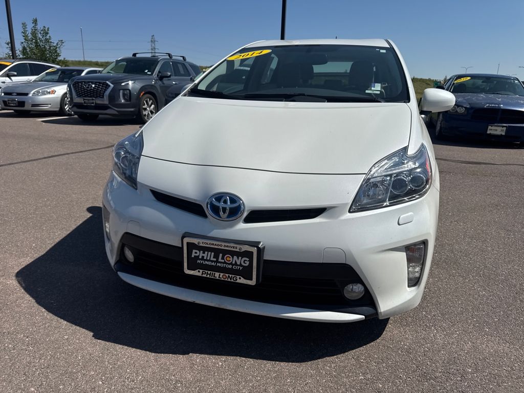 2014 Toyota Prius Four photo 3