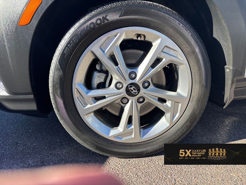 2023 Hyundai Kona SEL photo 3