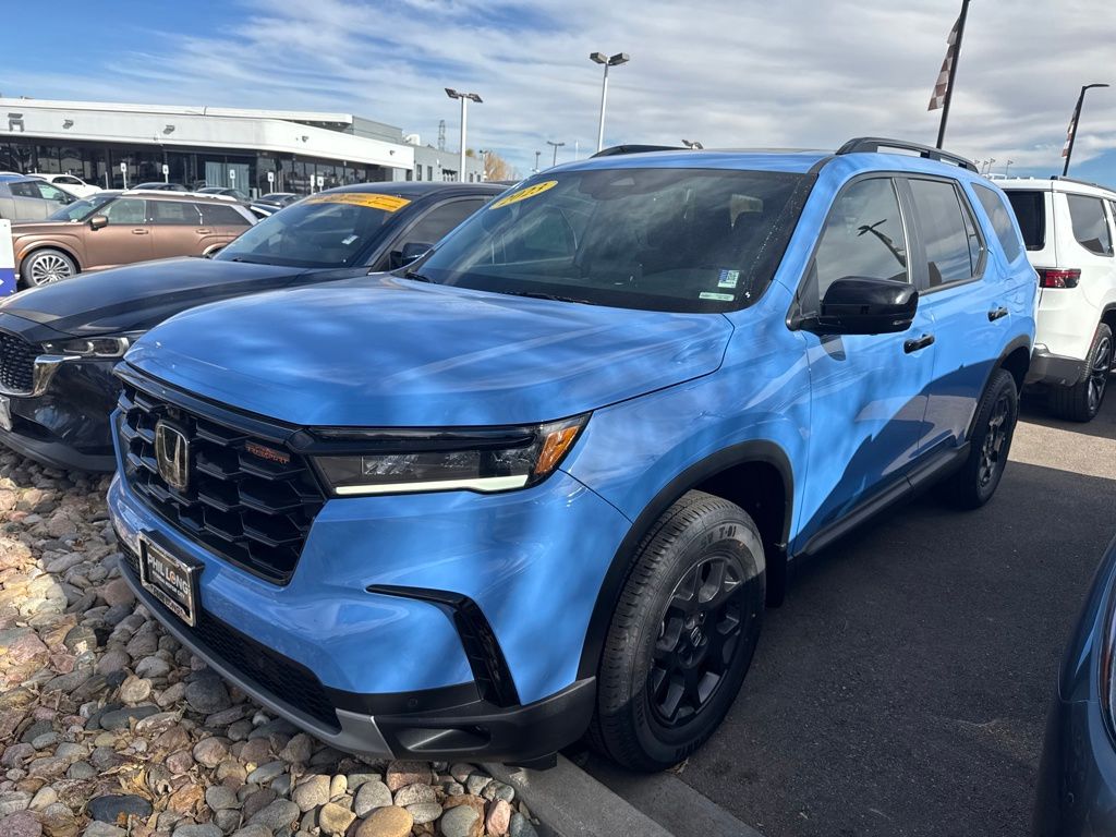 2023 Honda Pilot TrailSport photo 2
