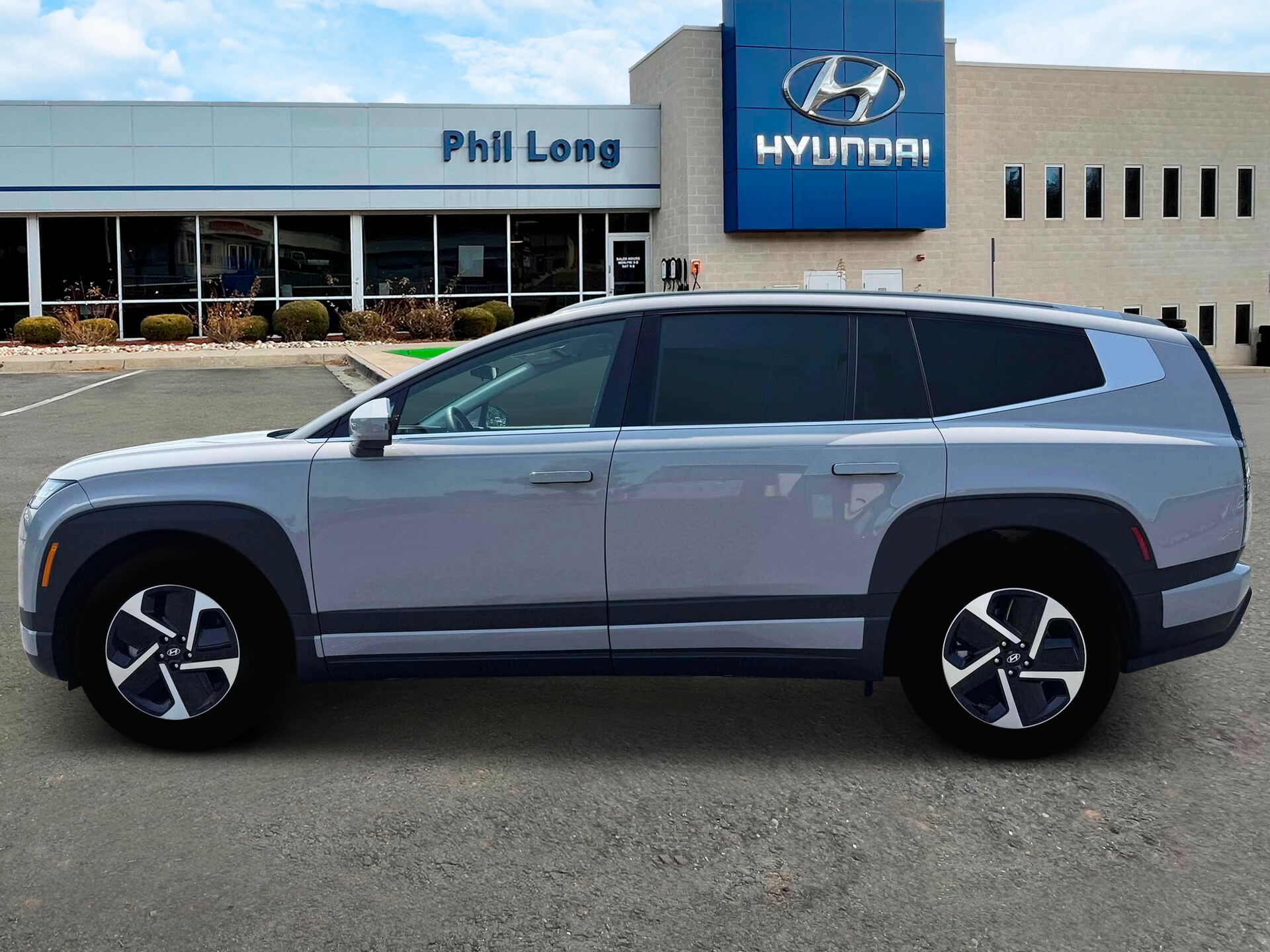 2026 Hyundai Ioniq SE photo 3