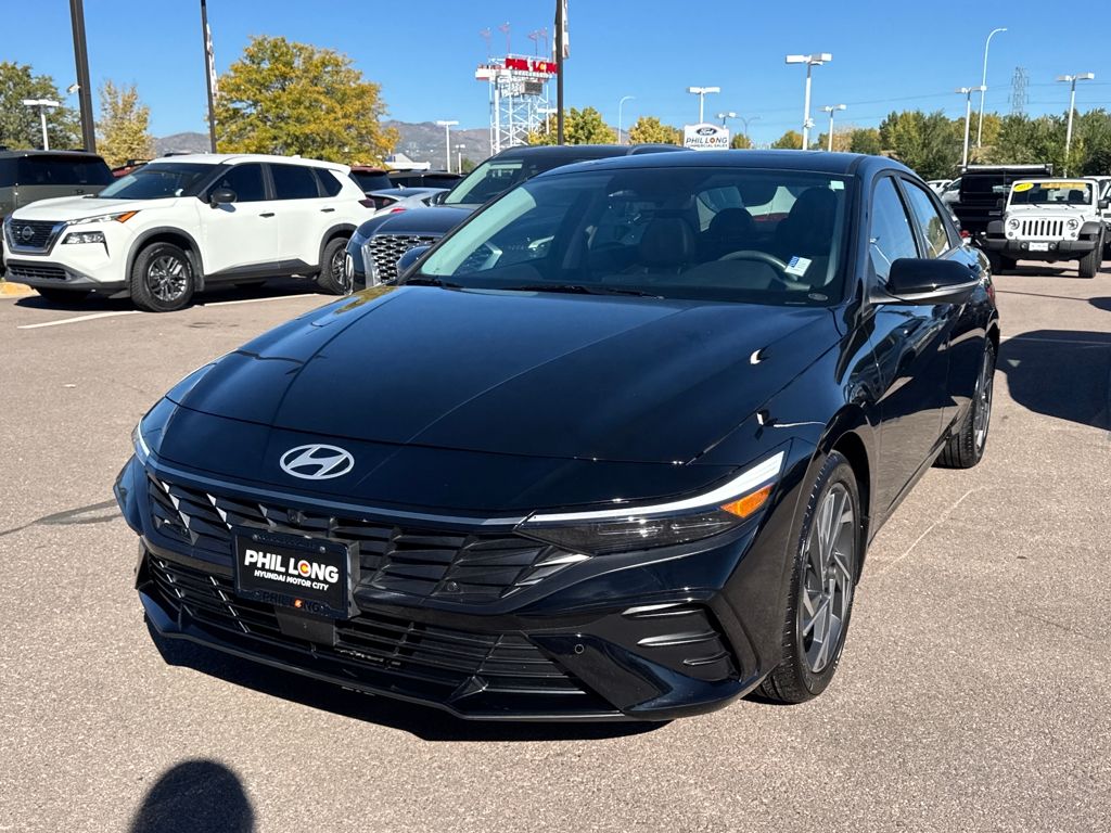 2024 Hyundai Elantra Limited photo 3