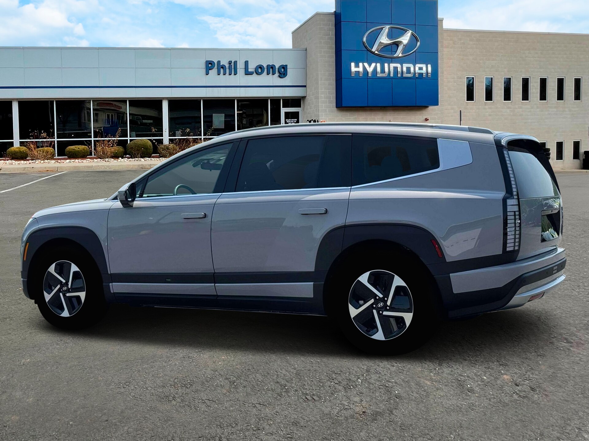 2026 Hyundai Ioniq SE photo 4