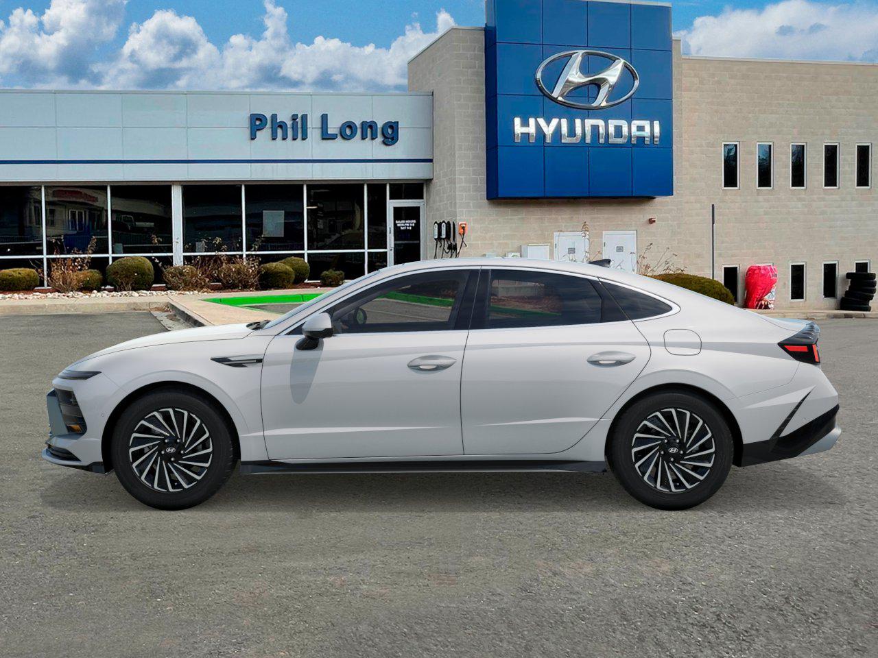 2026 Hyundai Sonata Hybrid Limited photo 2