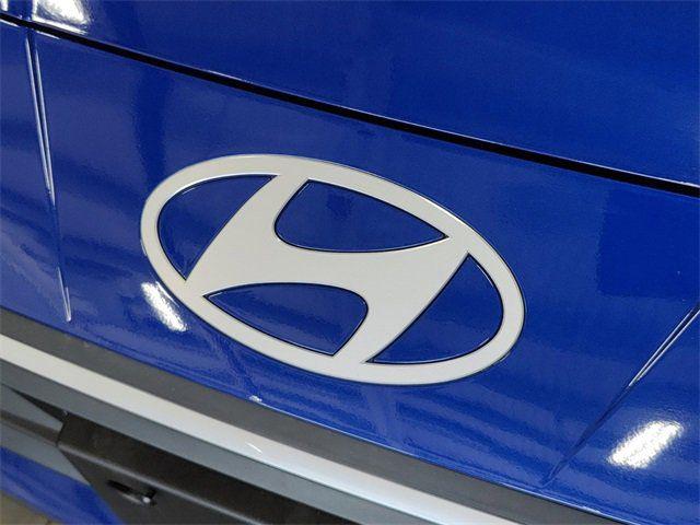 2025 Hyundai Elantra SE photo 2