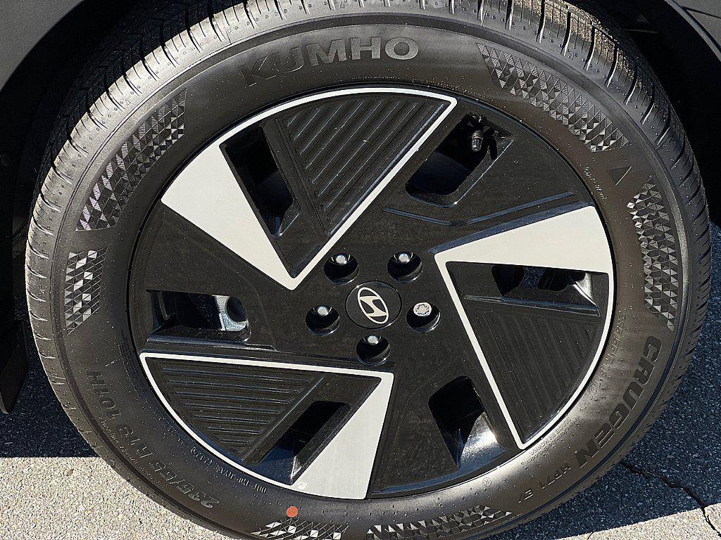 2026 Hyundai Ioniq 5 SEL photo 3