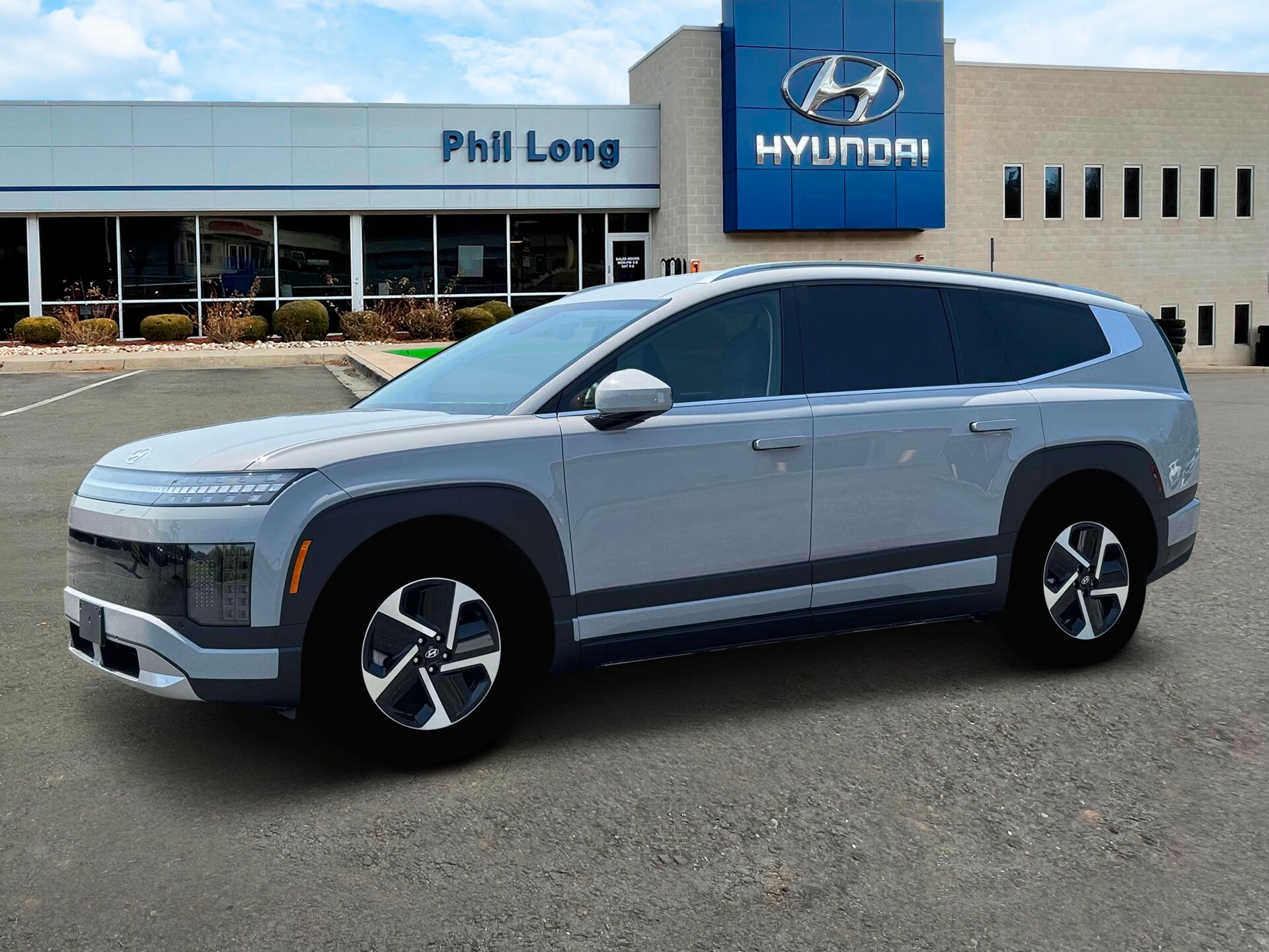 2026 Hyundai Ioniq SE photo 2