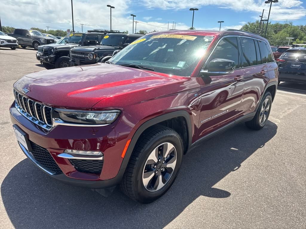 2022 Jeep Cherokee 4xe Base photo 2
