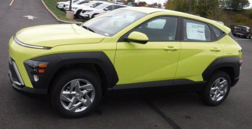 2025 Hyundai Kona SE photo 2