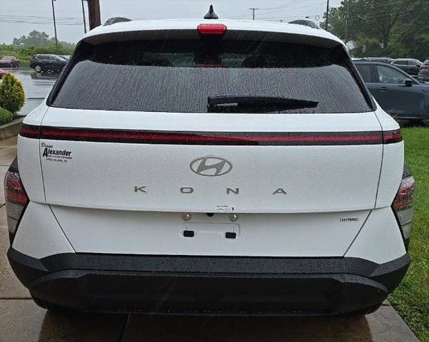 2025 Hyundai Kona SEL photo 2