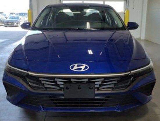 2025 Hyundai Elantra SE photo 3