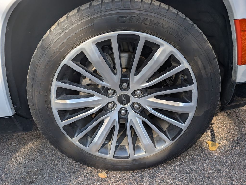 2023 Jeep Grand Wagoneer L III photo 4