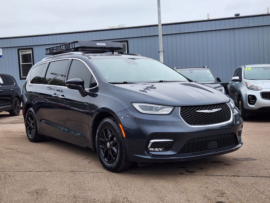 2021 Chrysler Pacifica Touring L photo 2