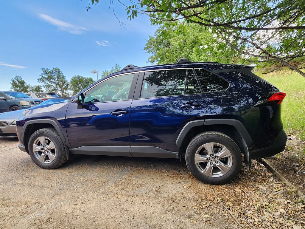 2023 Toyota RAV4 XLE photo 4