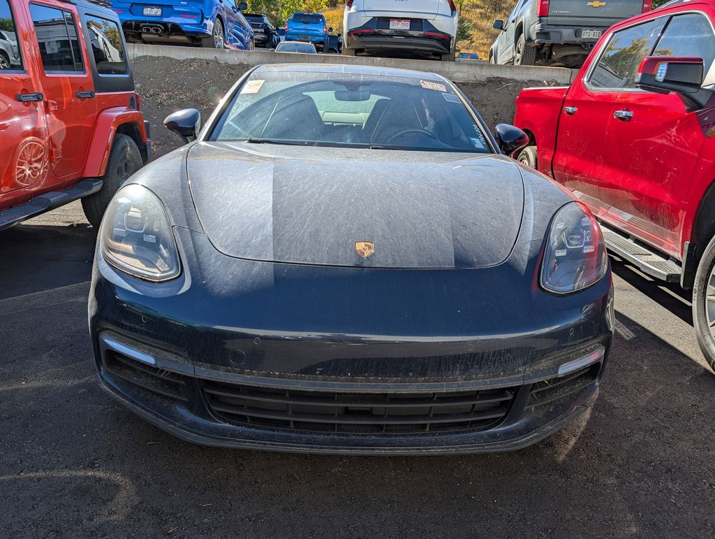 2017 Porsche Panamera 4 photo 2