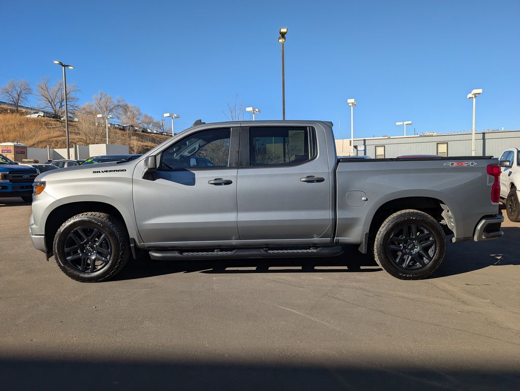 2023 Chevrolet Silverado 1500 Custom photo 4