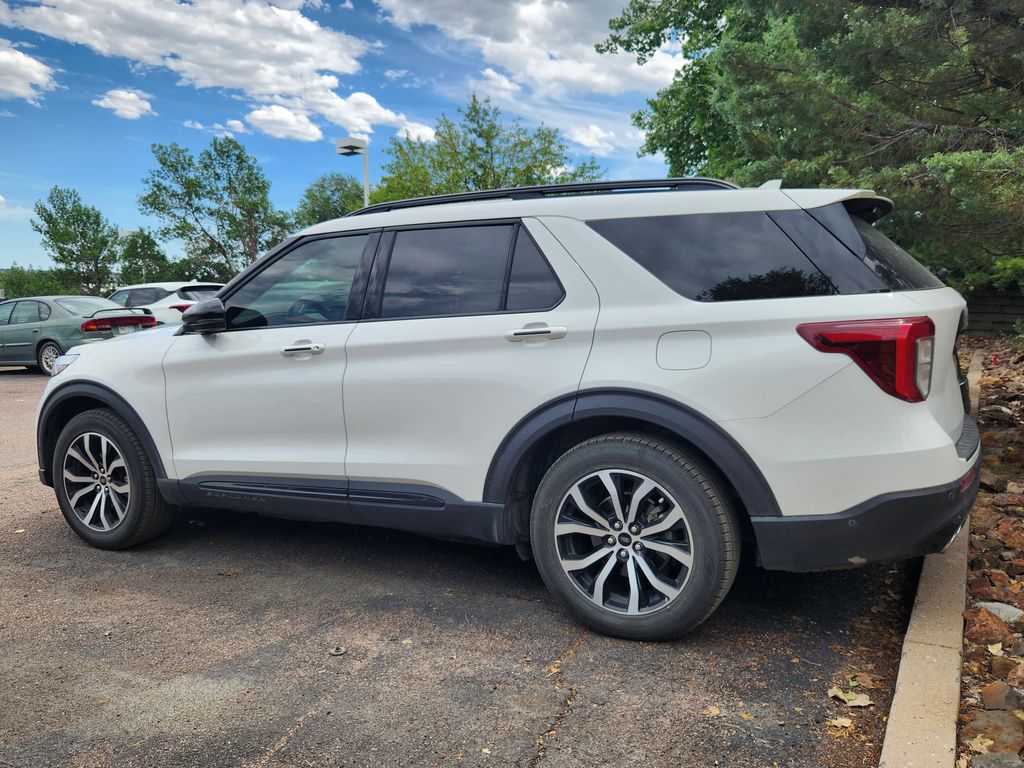 2021 Ford Explorer ST photo 4