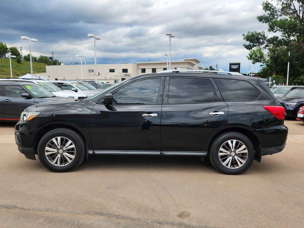 2019 Nissan Pathfinder S photo 4