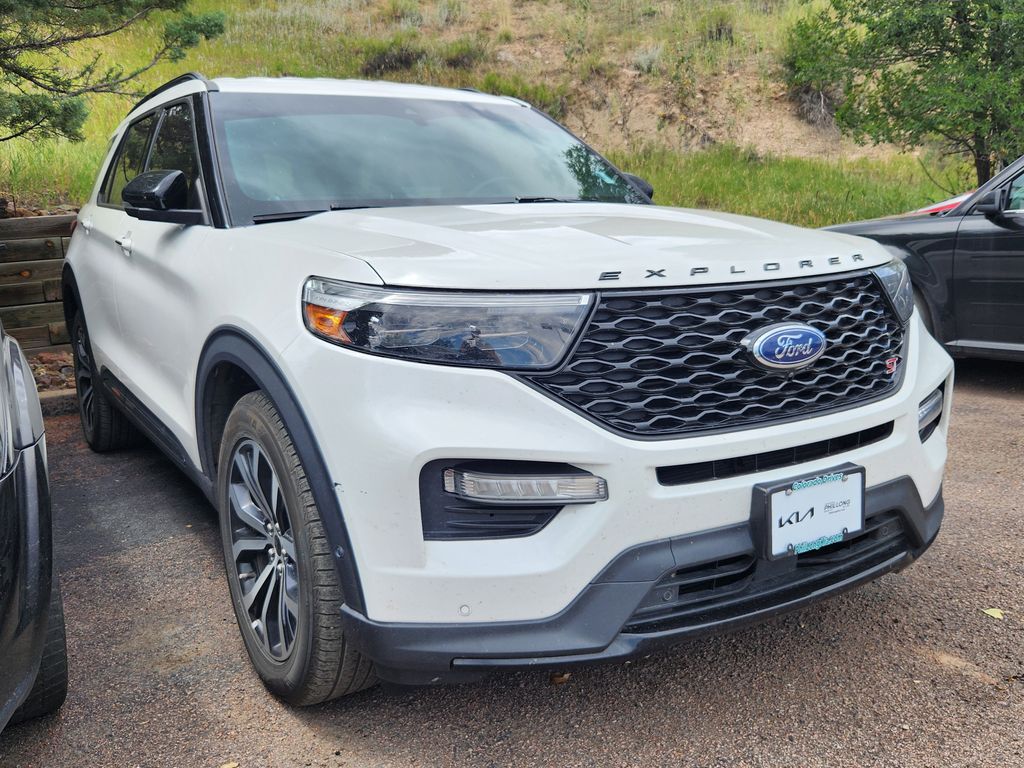 2021 Ford Explorer ST photo 3
