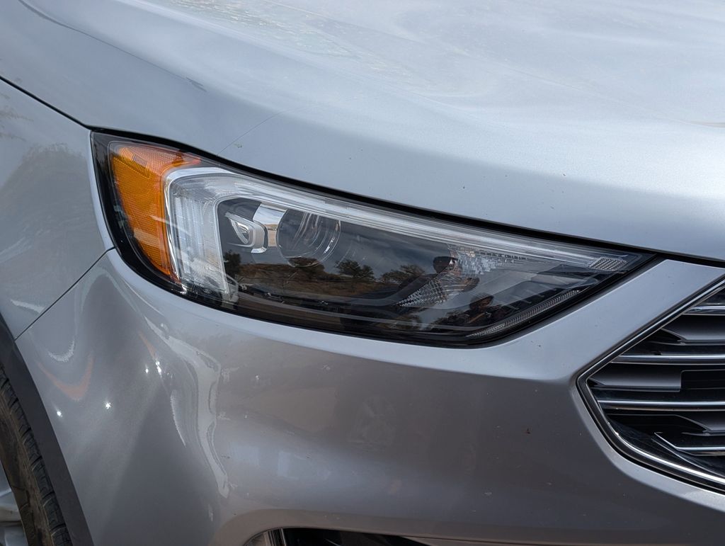 2022 Ford Edge SEL photo 4