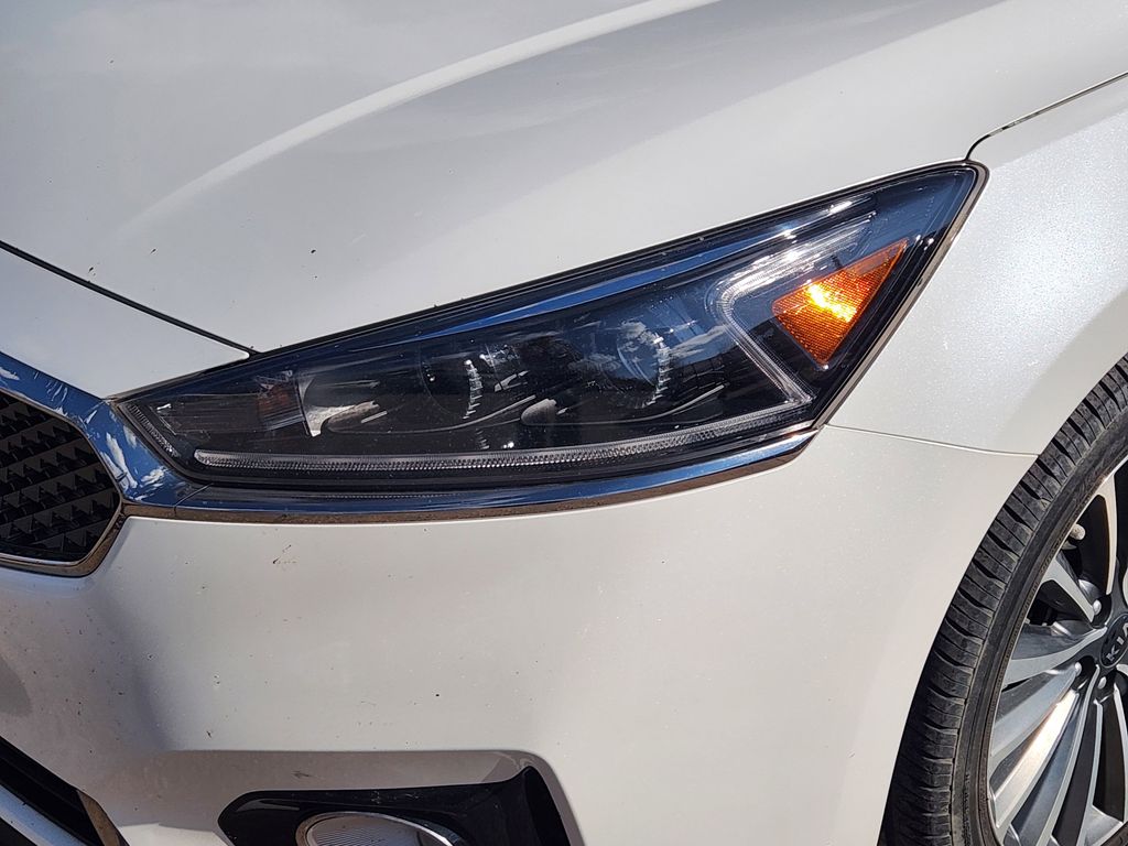 2019 Kia Cadenza Premium photo 4