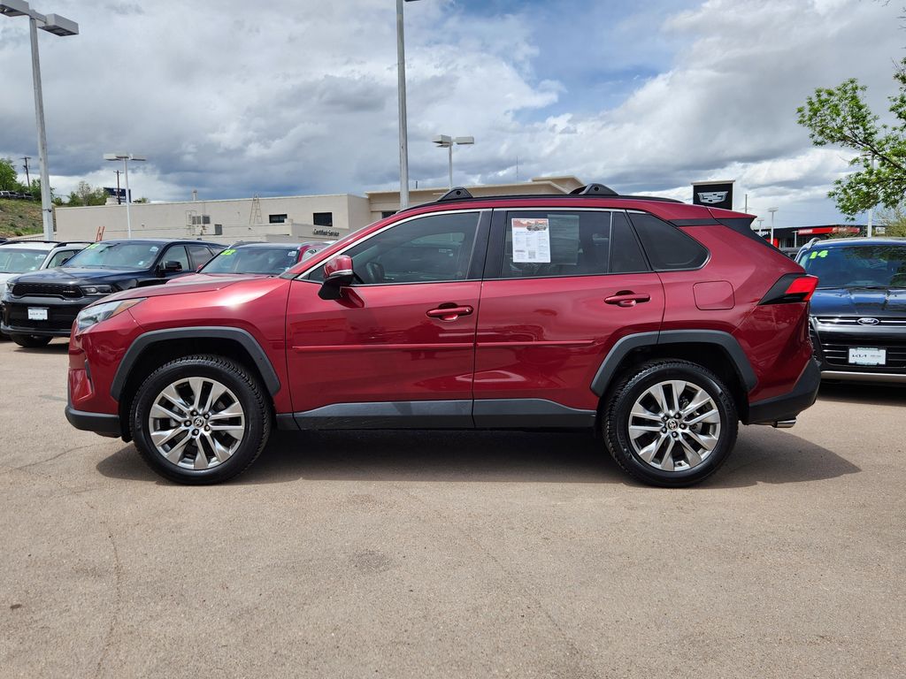 2022 Toyota RAV4 XLE Premium photo 4
