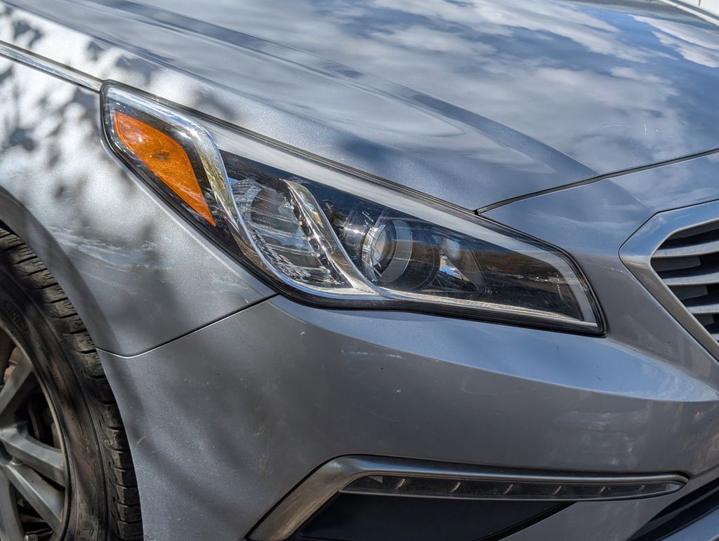 2015 Hyundai Sonata SE photo 2