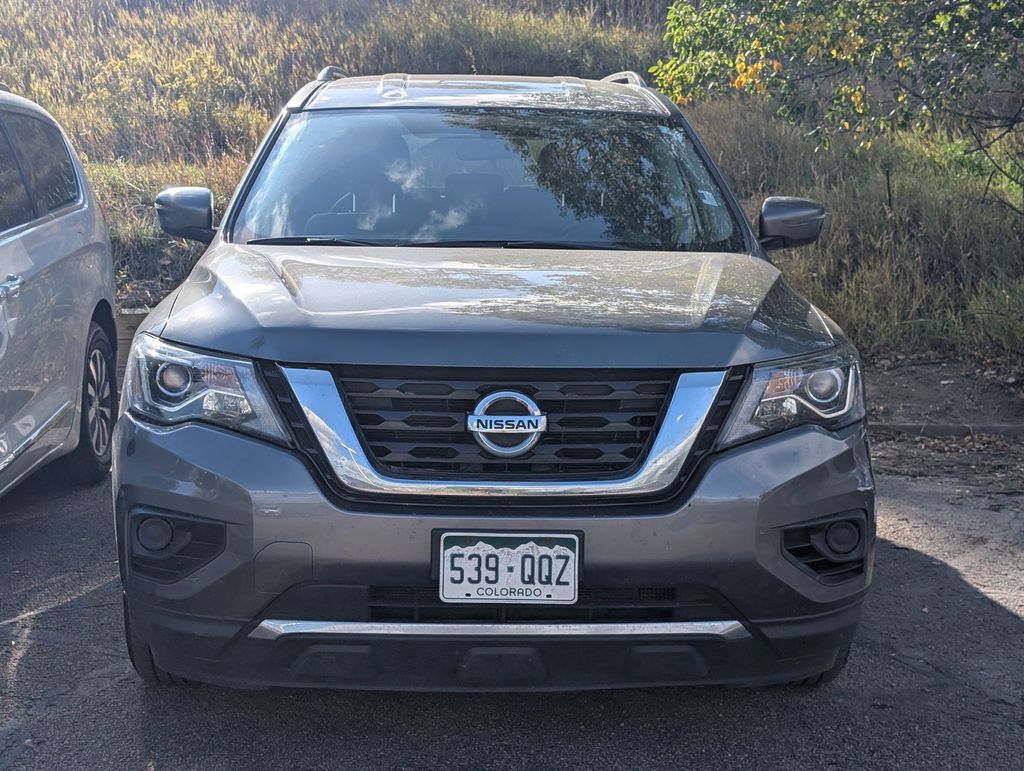 2020 Nissan Pathfinder S photo 2