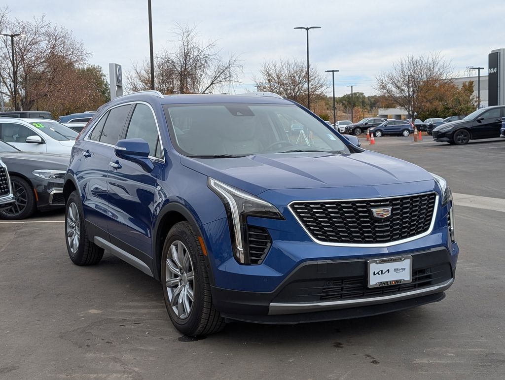 2022 Cadillac XT4 Premium Luxury photo 3