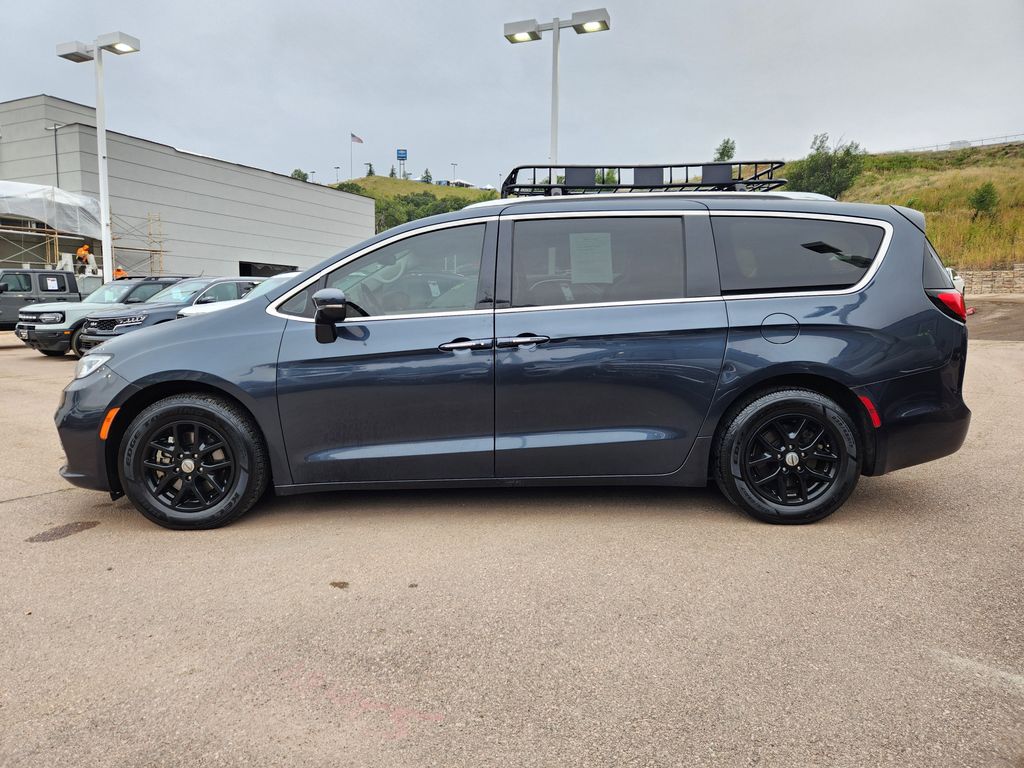 2021 Chrysler Pacifica Touring L photo 3