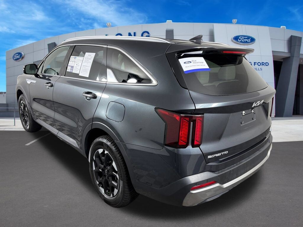 Used 2025 Kia Sorento S SUV