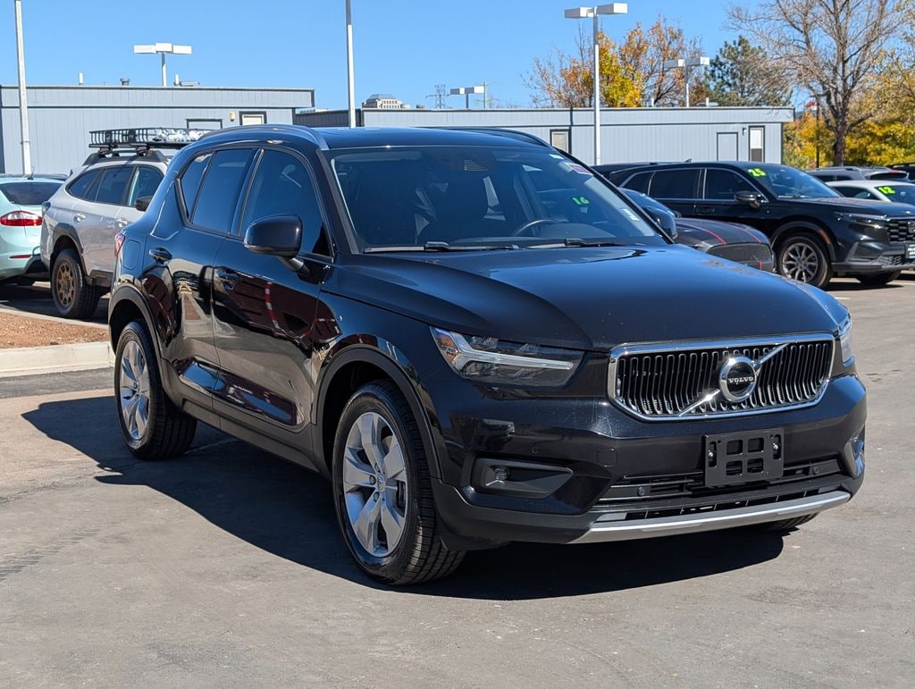 Used 2021 Volvo XC40 T5 Momentum SUV