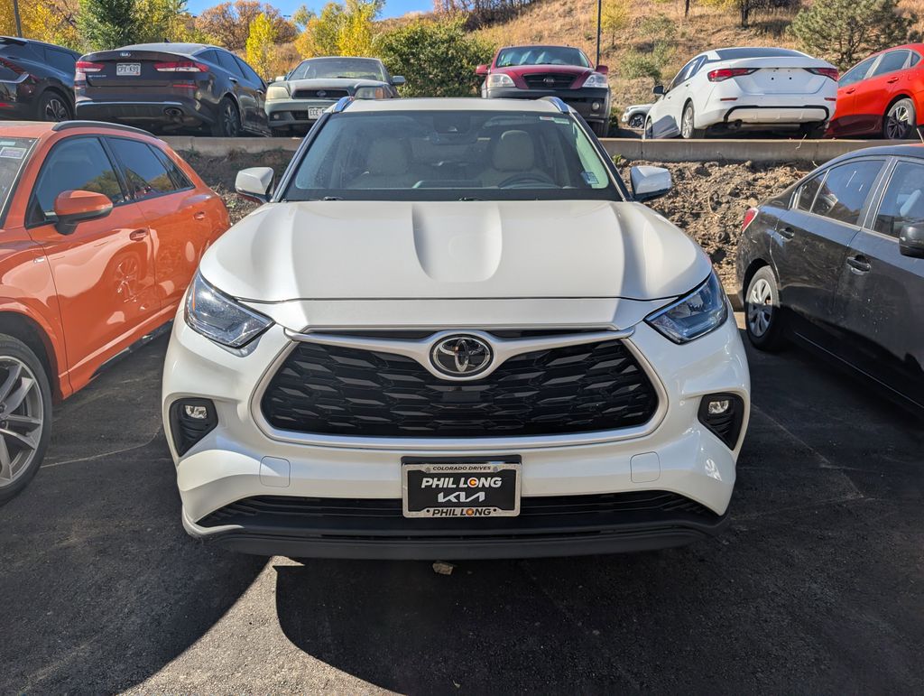 2020 Toyota Highlander XLE photo 2