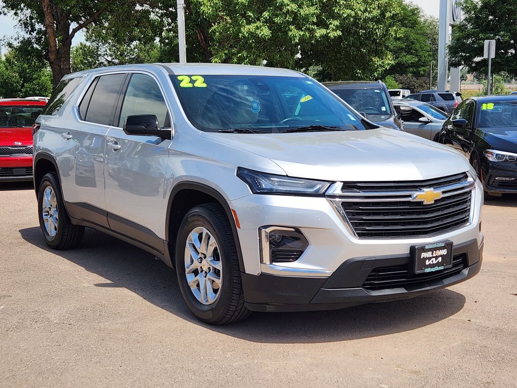 2022 Chevrolet Traverse LS photo 3