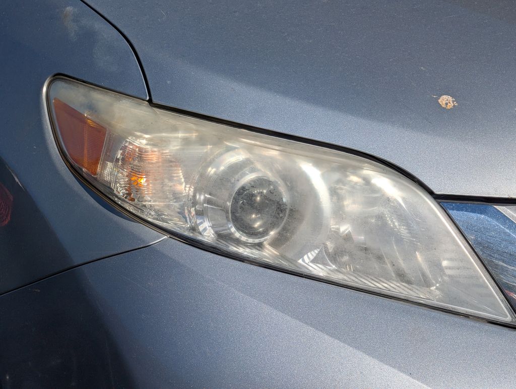 2015 Toyota Sienna LE photo 4