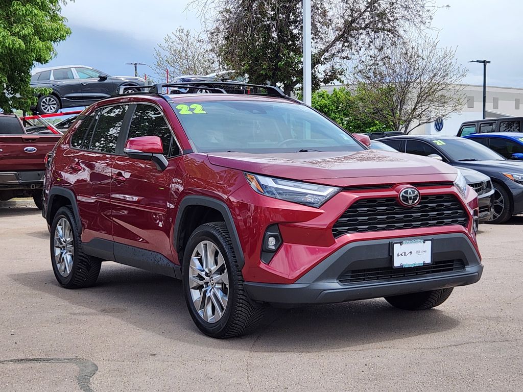 2022 Toyota RAV4 XLE Premium photo 3