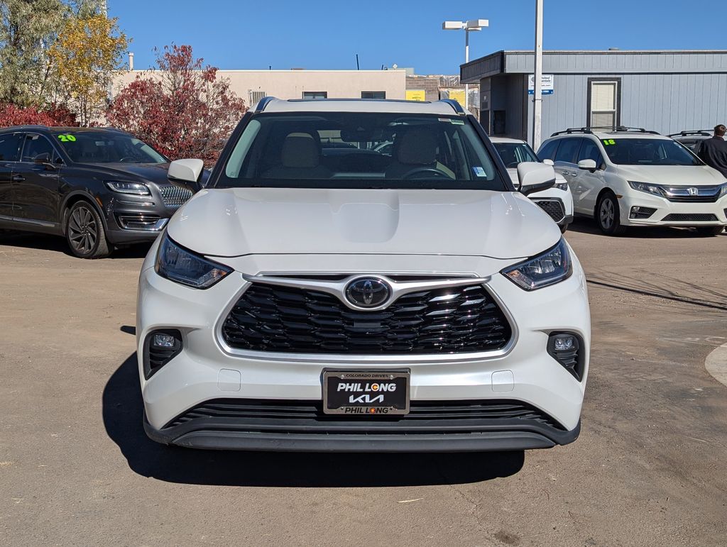 2020 Toyota Highlander XLE photo 2