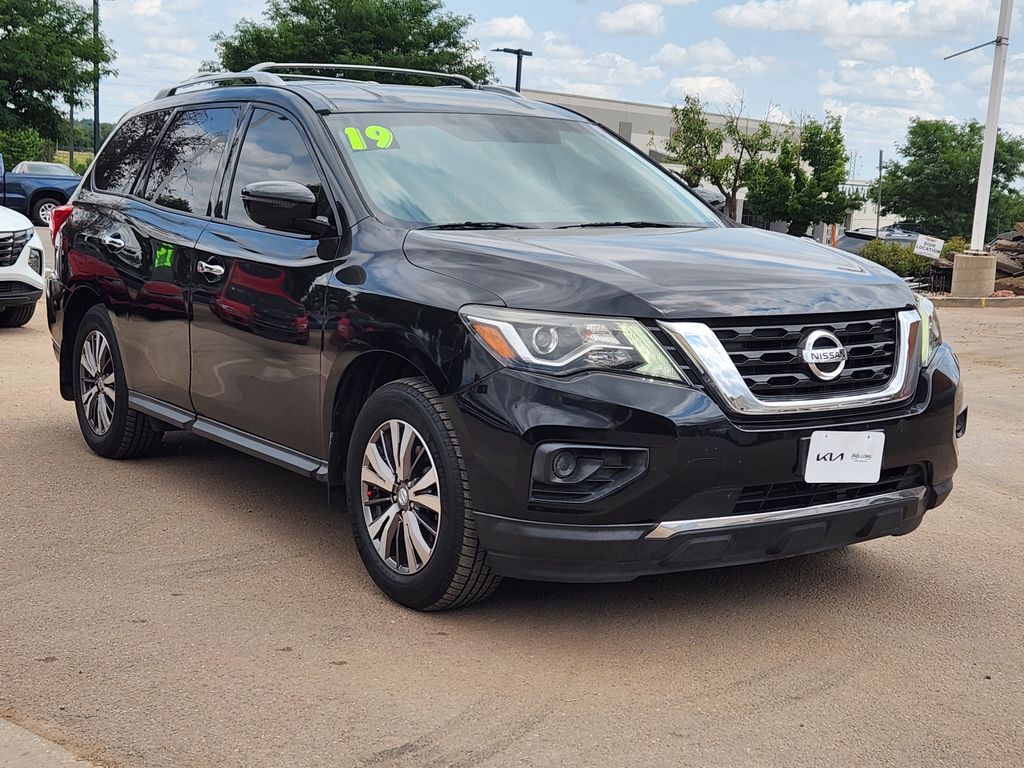 2019 Nissan Pathfinder S photo 3