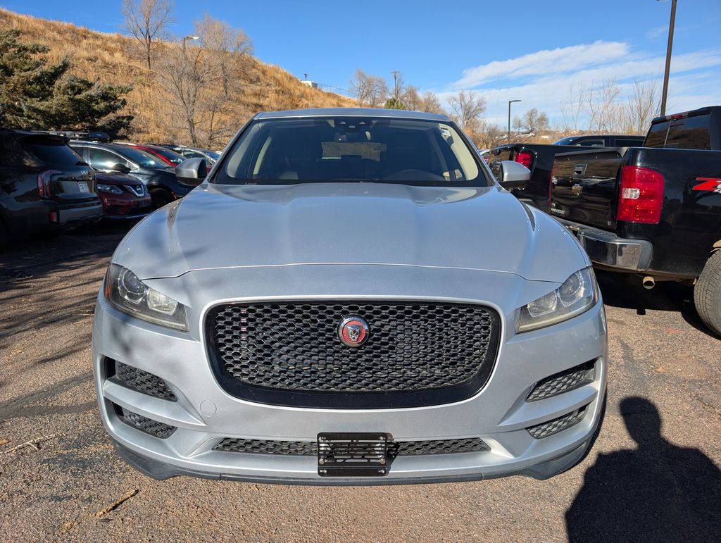 2017 Jaguar F-PACE Base photo 3