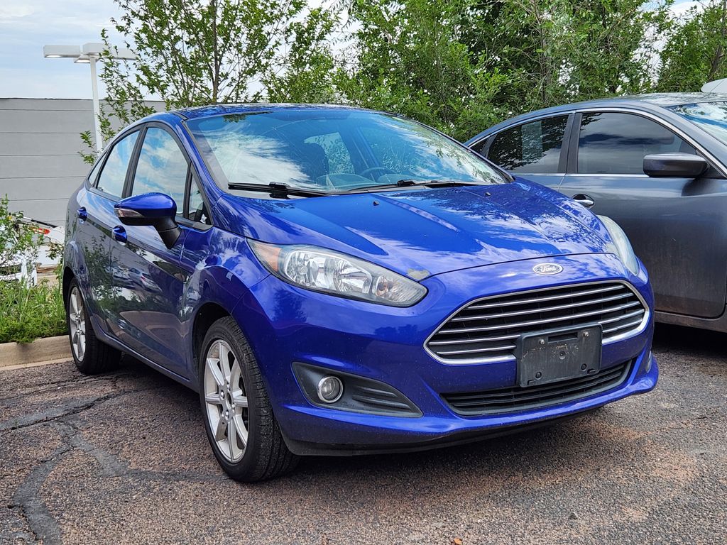 2015 Ford Fiesta SE photo 2