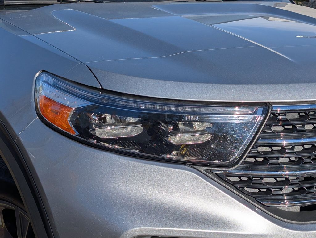 2022 Ford Explorer XLT photo 3